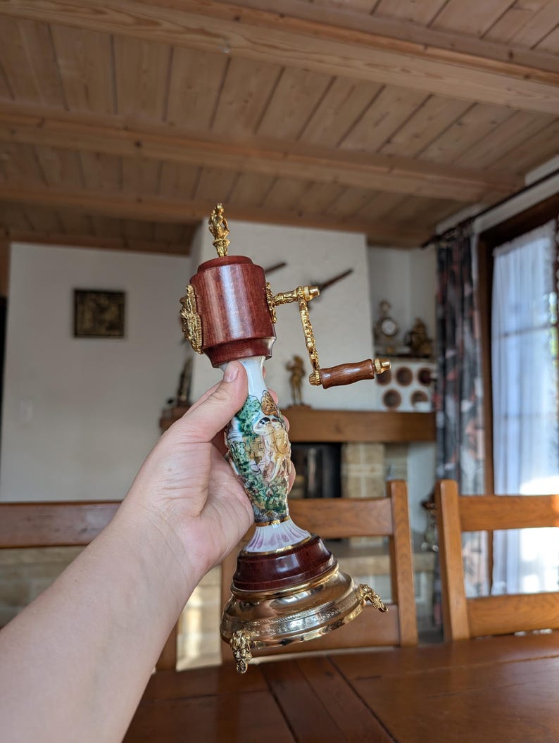 Reuge Musical Spice Mill: Capodimonte Angel, Swiss Movement image 9
