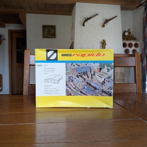 Arnold Rapido 0854 vintage N scale roundhouse kit for model train layout building from Germany