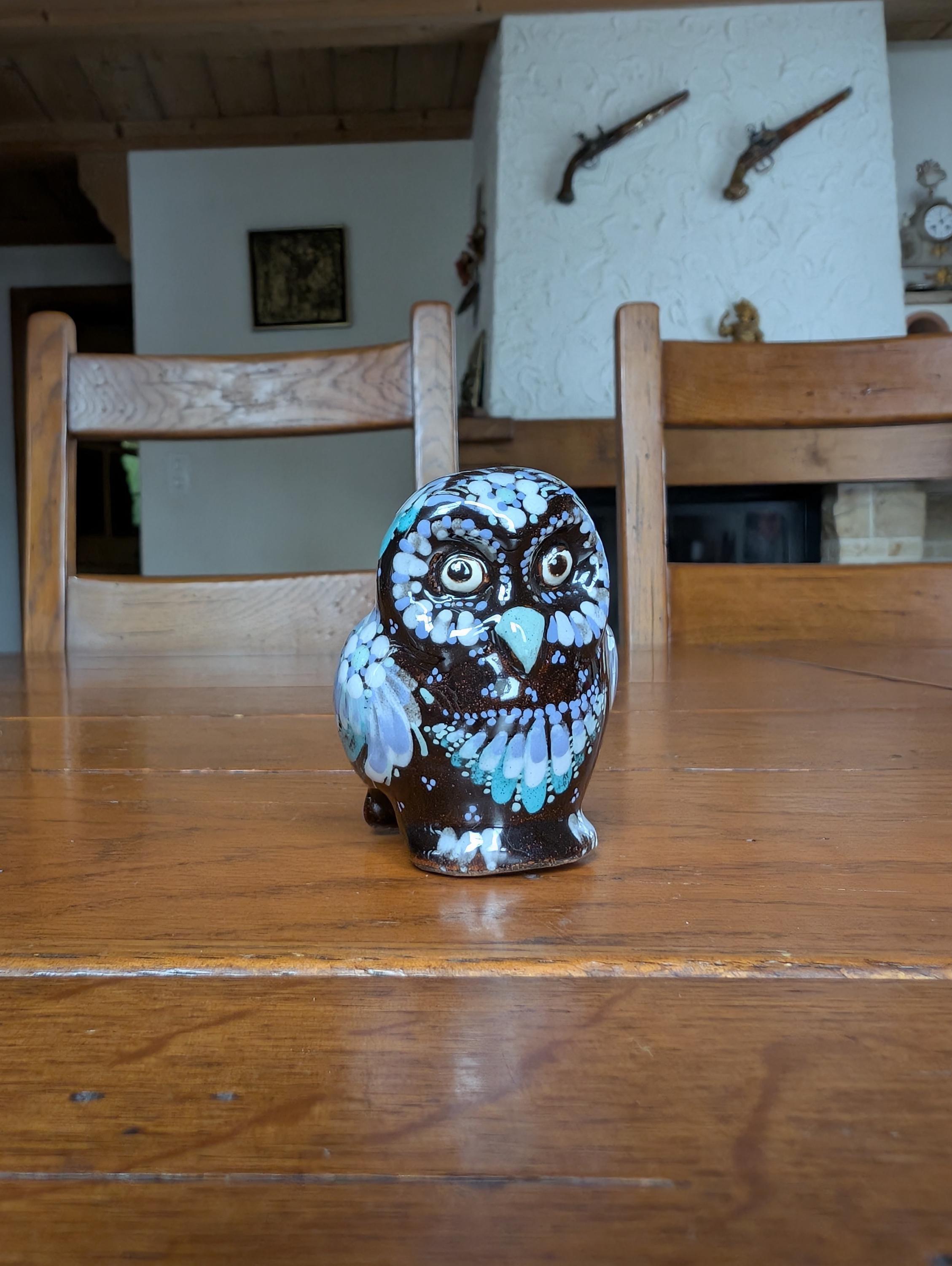 ヴィンテージ スイス製 陶器製 フクロウの置物：手描きの青と白の装飾
