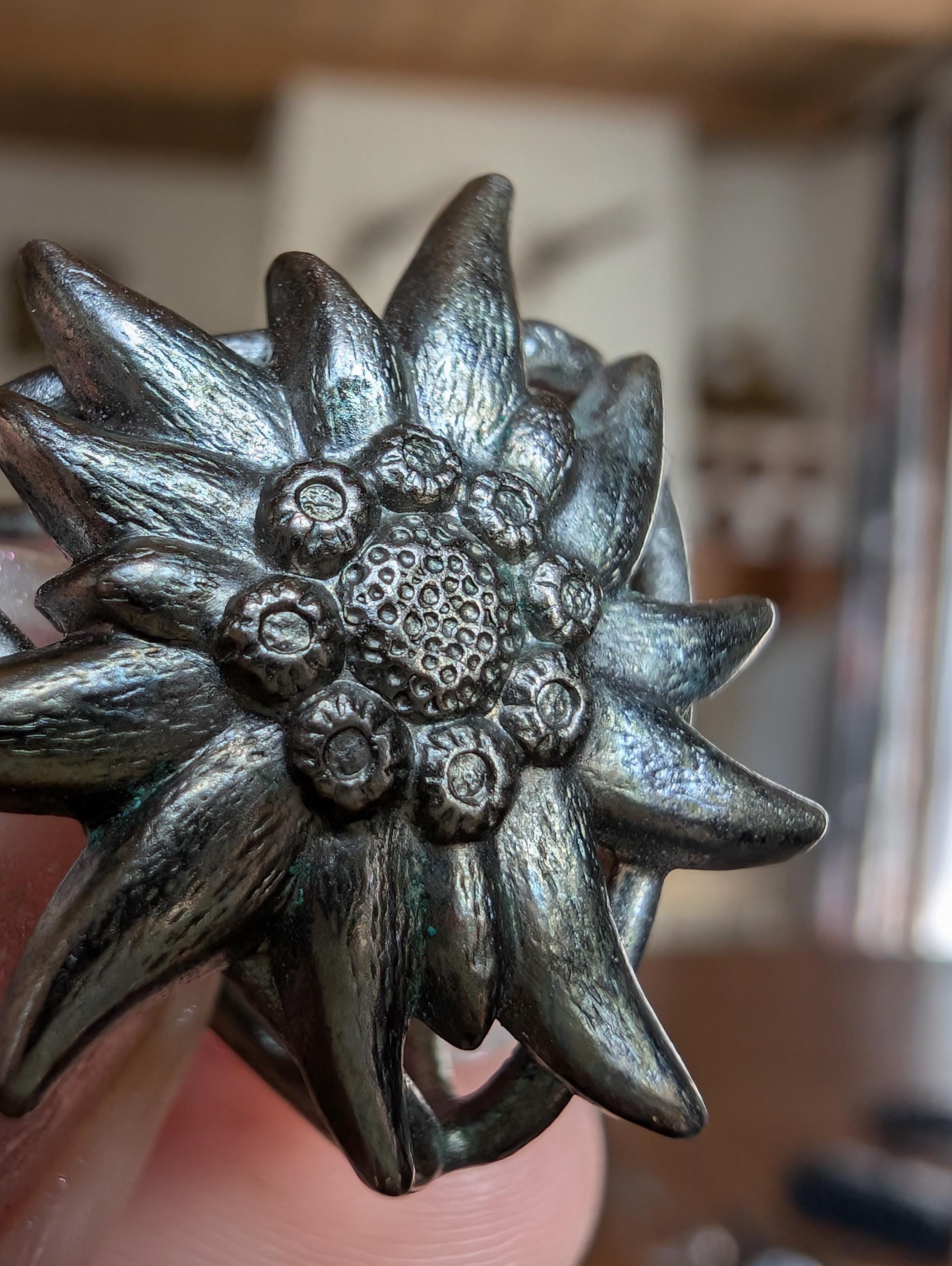 Broche/pendentif fleur d'edelweiss vintage : Bijoux alpins suisses - France