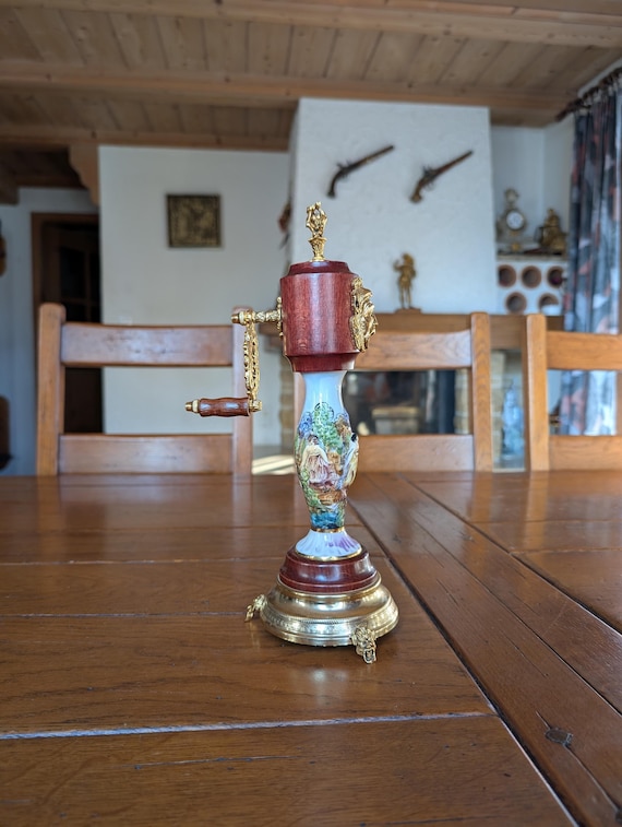 Reuge Musical Spice Mill: Capodimonte Angel, Swiss Movement