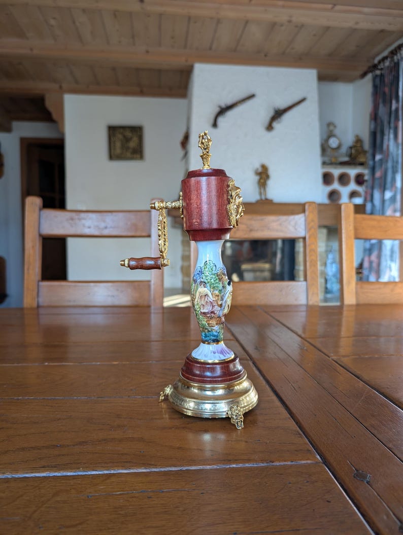 Reuge Musical Spice Mill: Capodimonte Angel, Swiss Movement image 1