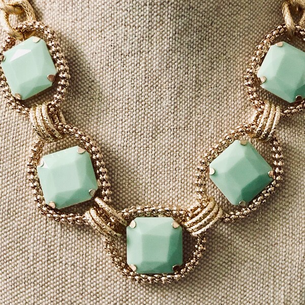 Collar de menta, collar de cadena de oro grueso, collar declaración de menta, collar de eslabón de cadena de oro, collar de declaración verde menta, collar verde