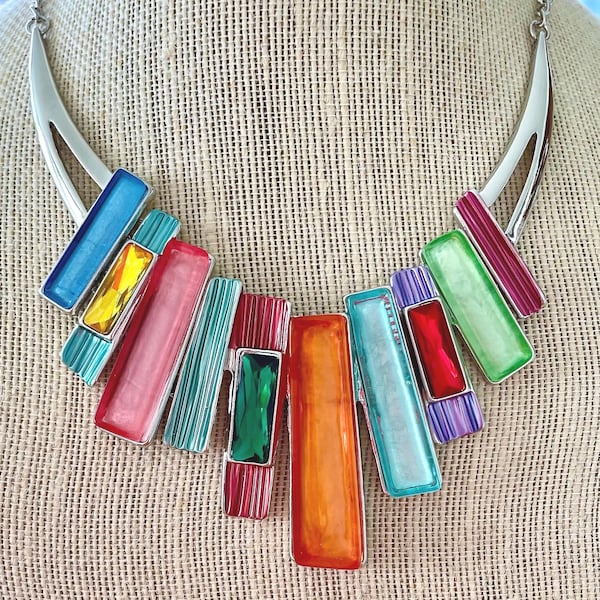 Gros collier géométrique géométrique multicolore : clé de piano moderne, cadeau 19 pouces