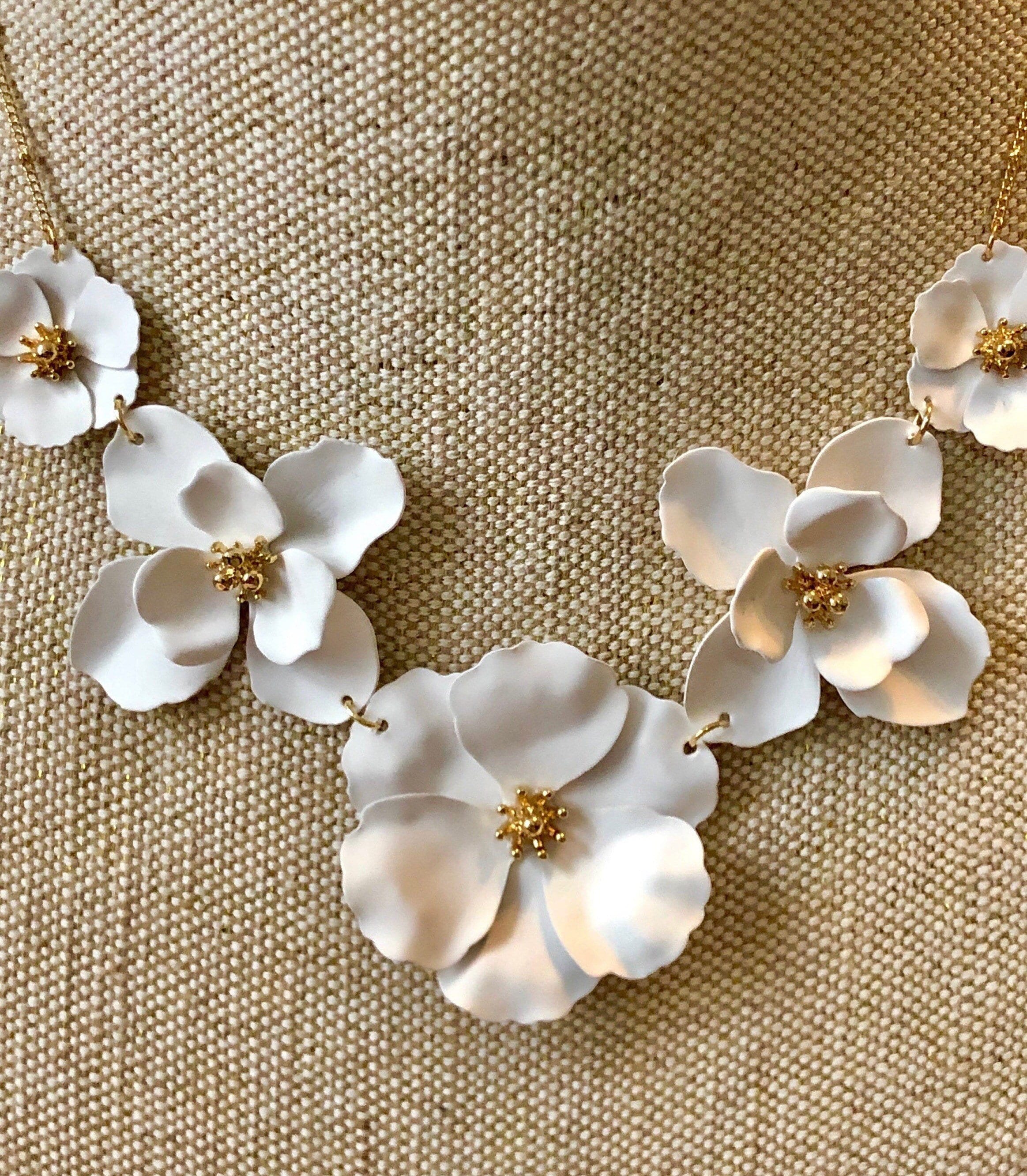 Stunning gold coloured chunky STATEMENT NICKEL FREE flower necklace 