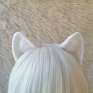 White Furry Cat Ear Headband Handmade Faux Fur Cute Animal Cosplay Accessory for Girls Kawaii Costume Hairpiece for Halloween Party