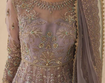 Vestido de noiva Lehenga bordado em tule, estilo paquistanês/indiano.