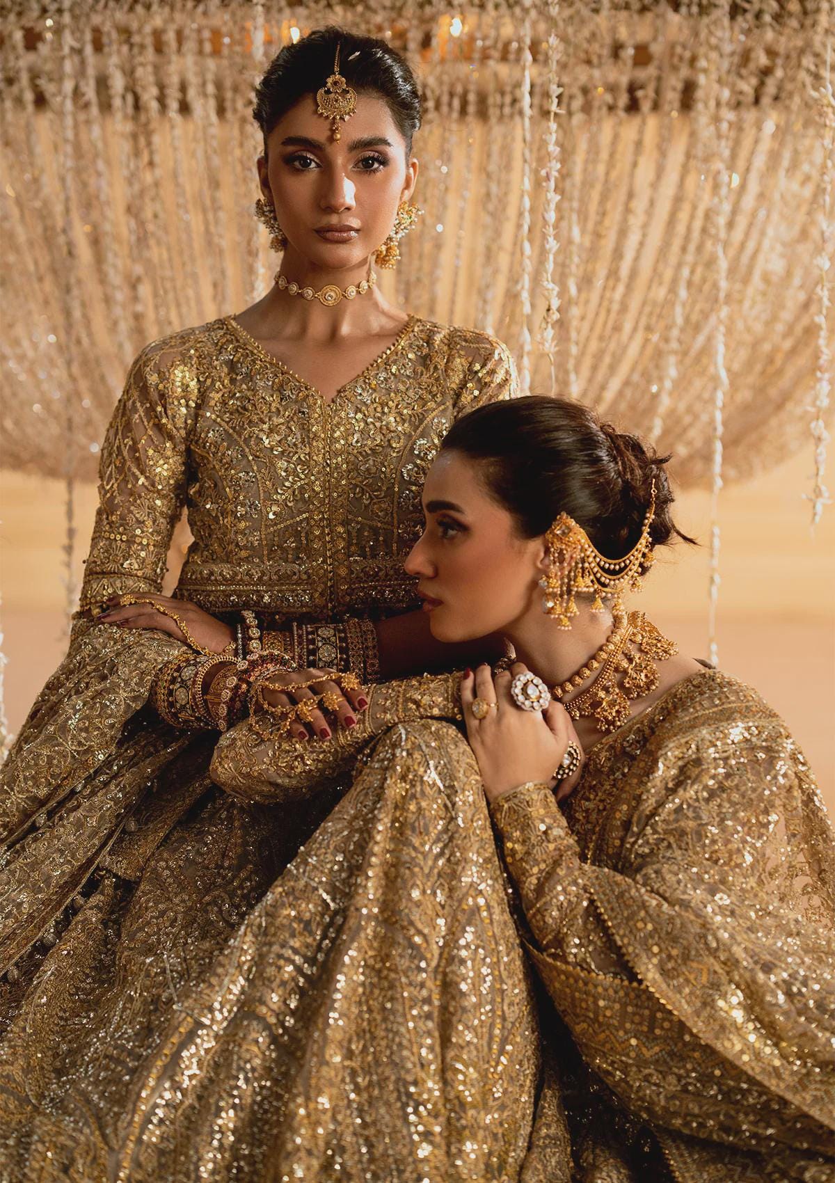 golden dress with jewellery How to accesorizes a gold dress? : r/weddingplanning