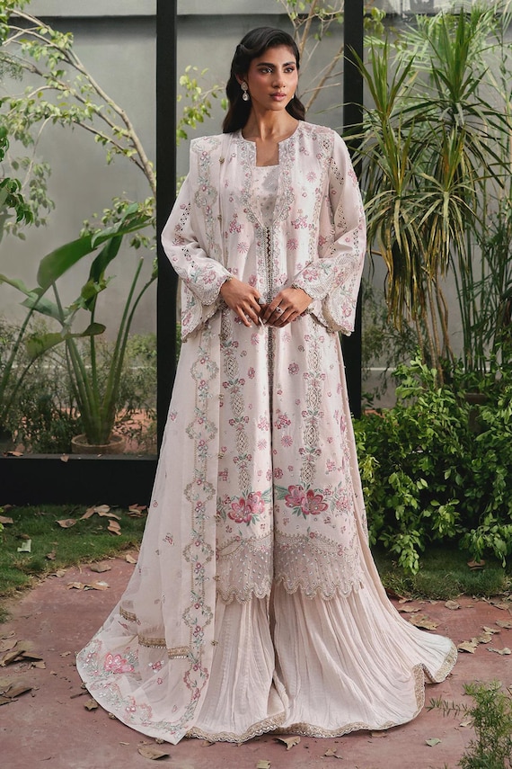 Floral Organza Bridal Dress, Bridal Shower Wedding Guest Dress, Gothic  Modest Bridal Saree Wedding Dress, Pakistani Indian Wedding Dress - Etsy  New Zealand