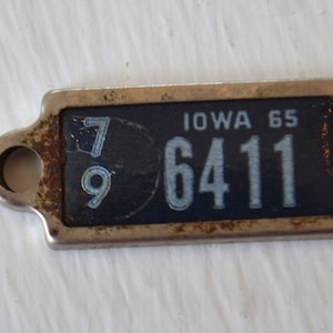 Vintage Disabled American Veterans Iowa Black 1965 License Plate Keychain Tag