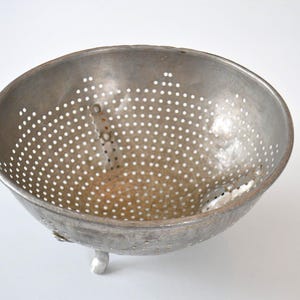 Vintage Farmhouse Style Silver Aluminum Kitchen Colander Strainer