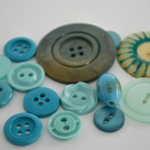 Vintage Assorted Turquoise Blue Sewing Craft Buttons Original Lot of 14