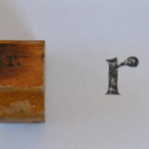 Vintage Klassenzimmer Initial Monogramm Großbuchstabe Holzgriff Stempel Stempel - r