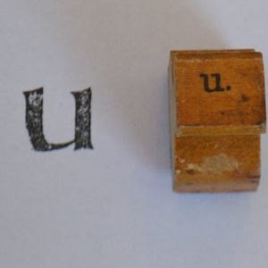 Vintage Klassenzimmer Initial Monogramm Großbuchstabe Holzgriff Stempel Stempel - U