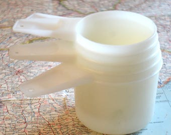 ヴィンテージ タッパーウェア ホワイト プラスチック キッチン 調理用計量カップ 4個セット