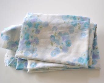 Vintage Floral Pattern Fabric Material Scraps Lot of 4