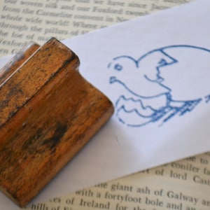 Vintage lehrreiches Klassenzimmer Bild Holz behandelt Gummi montiert Stempel - Küken Huhn