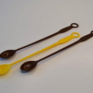 Vintage Tupperware Plastic Iced Tea Brown Yellow Spoons Lot of 3