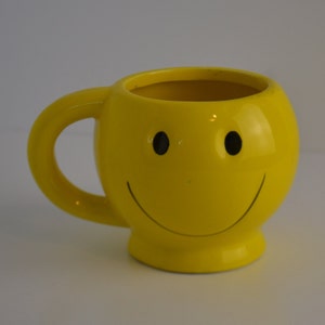 Vintage Yellow Smiley Face Pottery Mug Yellow Happy Face Mug Don't Worry Be Happy Cheer up Mug Home Decor Classic Collectable Retro Style - Etsy Vintage Yellow Smiley Face Pottery Mug Yellow Happy Face Mug Don't Worry Be Happy Cheer up Mug Home Decor Classic Collectable Retro Style - Etsy