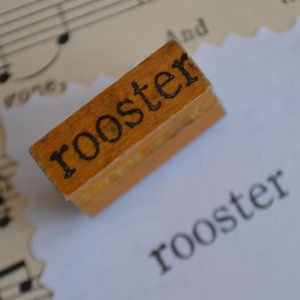Vintage educatief klaslokaal woord met houten handvat rubber gemonteerde stempel - haan