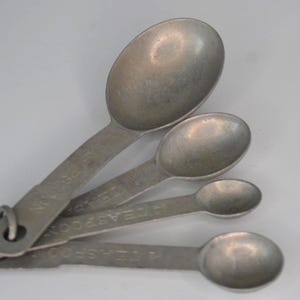 Vintage Silver Metal Kitchen Measuring Spoons Lot of 4