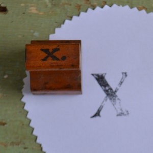 Vintage Klassenzimmer erste Monogramm Hauptstadt Kleinbuchstaben Buch Holz behandelt Gummi montiert Stempel - X Lot 3
