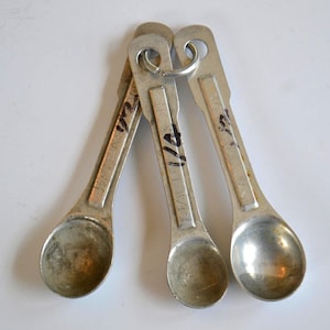 Vintage Assorted Silver Metal Kitchen Measuring Spoons Set of 3