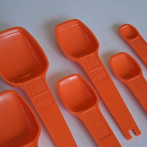 Vintage Tupperware Plastic Orange Kitchen Measuring Spoons Lot of 6