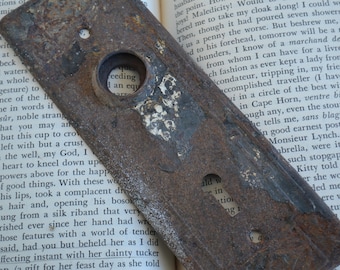 Metal Antique Vintage Salvage Architectural Design Worn Rusty Door Plate Escutcheon Hardware