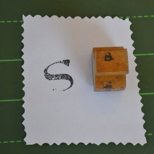 Vintage Klassenzimmer Initial Monogramm Großbuchstabe Holzgriff Stempel Stempel - S