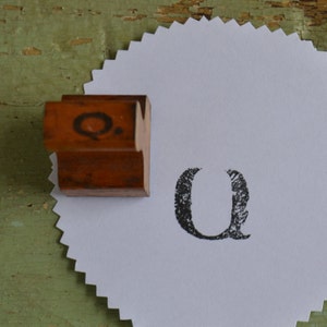 Vintage Klassenzimmer erste Monogramm Hauptstadt Buchstabe Holz behandelt Gummi montiert Stempel - Q Lot 3