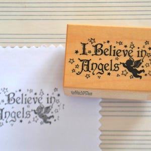 "Vintage "" I Believe In Angels "" Spruch auf Holz montierter Stempel."
