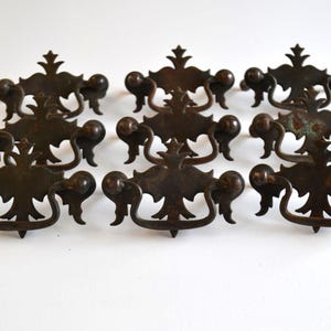 Lote de 9 tiradores de metal antiguos para cajones de tocador, muebles, pomos y herrajes.