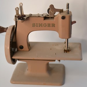 Vintage 1955 Singer 20 Childrens Sewing Machine With Case and Instructions Toy