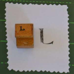 Vintage Klassenzimmer Initial Monogramm Kleinbuchstabe Holzgriff Stempel Stempel - L
