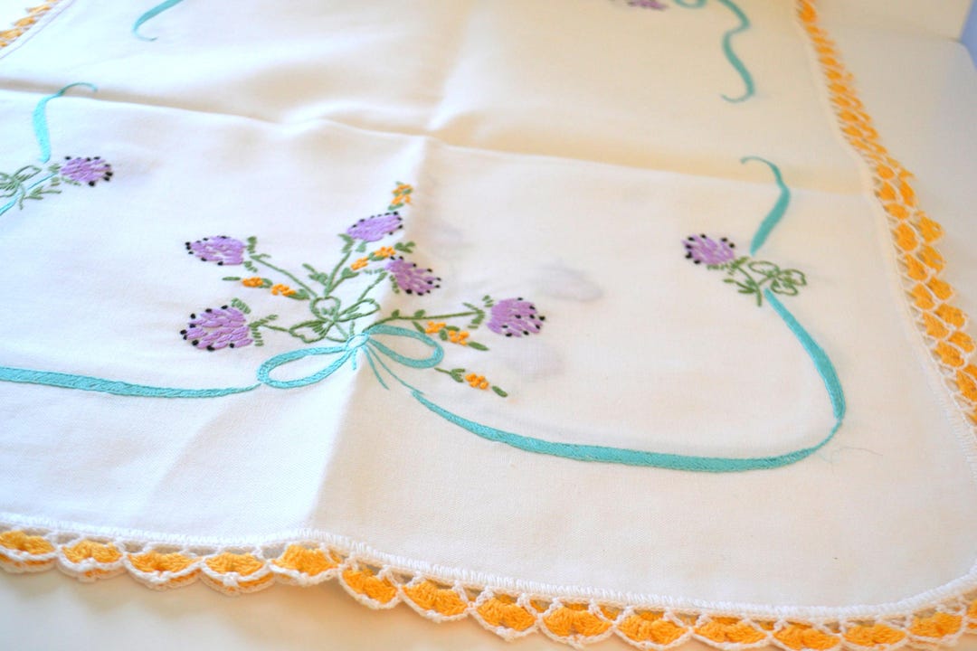 ヴィンテージ刺繍の白紫黄色の花柄テーブルランナー - Etsy 日本