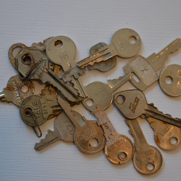 Original Vintage Salvaged Industrial Silver Metal Keys Lot of 14