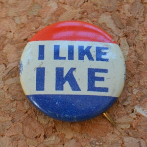 Pulsante Pinback del pin di voto della campagna del candidato presidenziale vintage di Ike Eisenhower