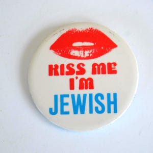 Vintage Kiss Me I'm Joods Speldbutton
