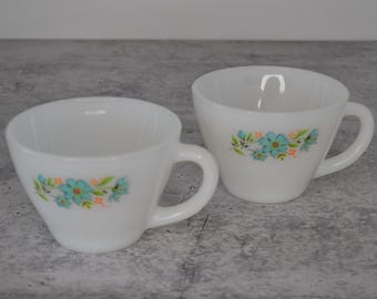 Juego de 2 tazas de té de vidrio con diseño floral blanco vintage de Anchor Hocking Fire King