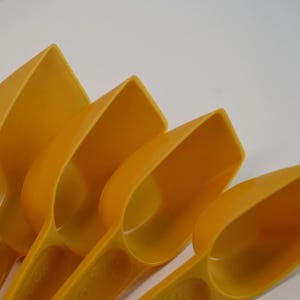 Vintage Dark Yellow Plastic Kitchen Measuring Scoops Set of 4