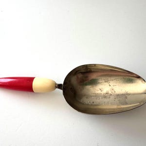 Vintage Androck Farmhouse Style Red Plastic Handle Metal Cooking Craft Measuring Kitchen Scoop