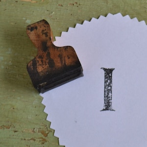 Vintage Klassenzimmer erste Monogramm Hauptstadt Buchstabe Holz behandelt Gummi montiert Stempel - ich Lot 3