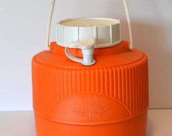 Vintage Vacucel Kunststoff-Wasserkrug, orange-weiß, für flüssiges Wasser