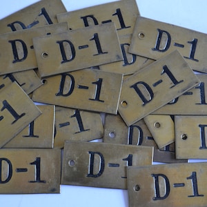Étiquette de casier industrielle vintage rectangulaire en laiton D - 1 lot de 21