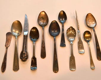 ヴィンテージ シルバー スプーン 12 本セット - *刻印入り* の豪華な