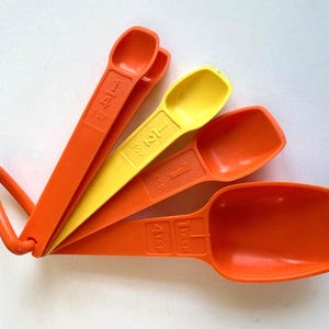 Vintage Tupperware Plastic Orange Kitchen Measuring Spoons Lot of 5