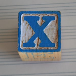 Imán para refrigerador con inicial en forma de letra mayúscula azul vintage X