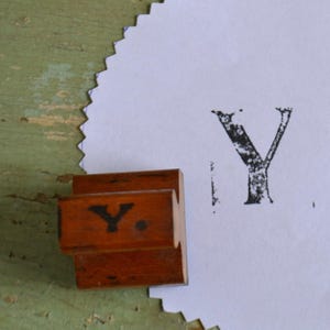 Vintage Klassenzimmer Anfangsmonogramm Großbuchstabe Holzgriff Gummi Stempel - Y Lot # 3