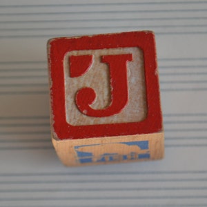 Imán para refrigerador con inicial en letra mayúscula roja vintage J
